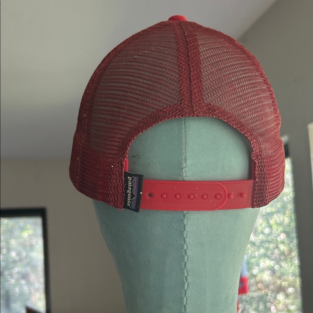 Patagonia Red Mesh-Back Baseball Cap with Mountain Patch - Picture 3 of 6